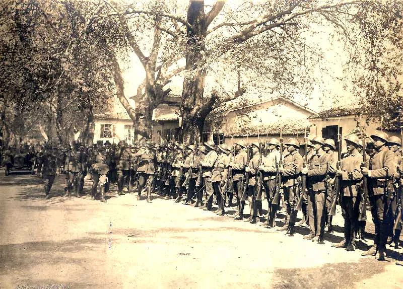 Ελληνικό τμήμα εν παρατάξει στο Αξάρι της Δυτικής Μικράς Ασίας.