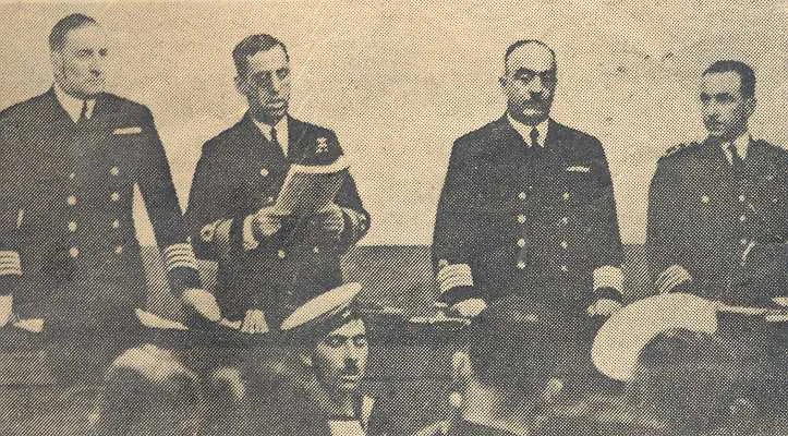 Ο Πρόεδρος του Εκτάκτου Ναυτοδικείου διαβάζει την καταδικαστική απόφαση για τους κινηματίες αξιωματικούς του 1935.
