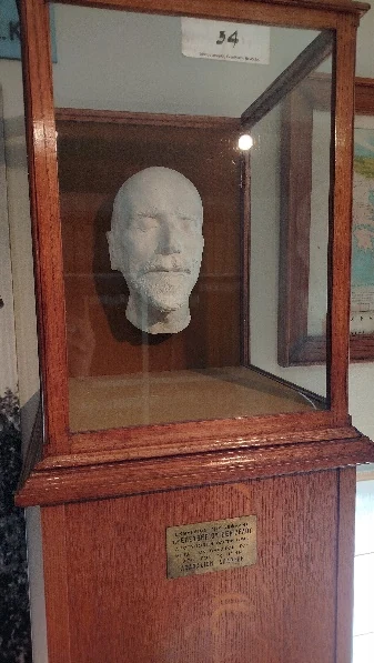 Νεκρικό εκμαγείο της κεφαλής του Ελ. Βενιζέλου μετά τον θάνατό του στο Παρίσι, έργο του Αθανάσιου Απάρτη.