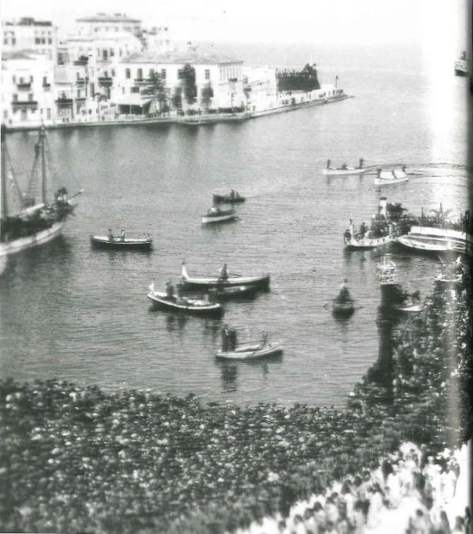 Η σορός του Ελευθέριου Βενιζέλου μεταφέρεται στα Χανιά για την κηδεία του (29/03/1936).