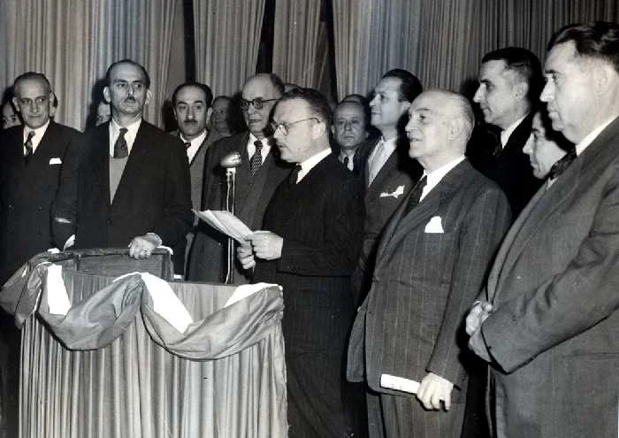 Ο Σοφοκλής Βενιζέλος εκφωνεί λόγο.