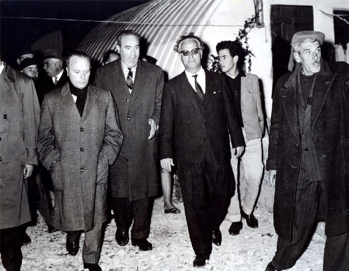 Ο Σοφοκλής Βενιζέλος σε προεκλογική εκστρατεία.