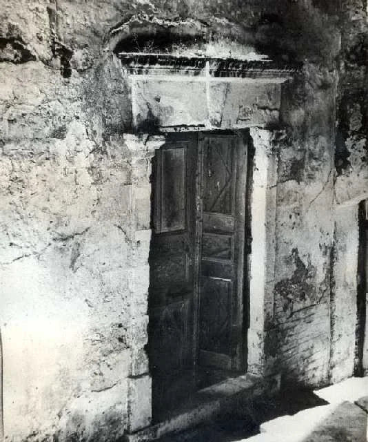 Η είσοδος του κτηρίου όπου ο Ελευθέριος Βενιζέλος είχε εγκαταστήσει το πρώτο δικηγορικό του γραφείο.
